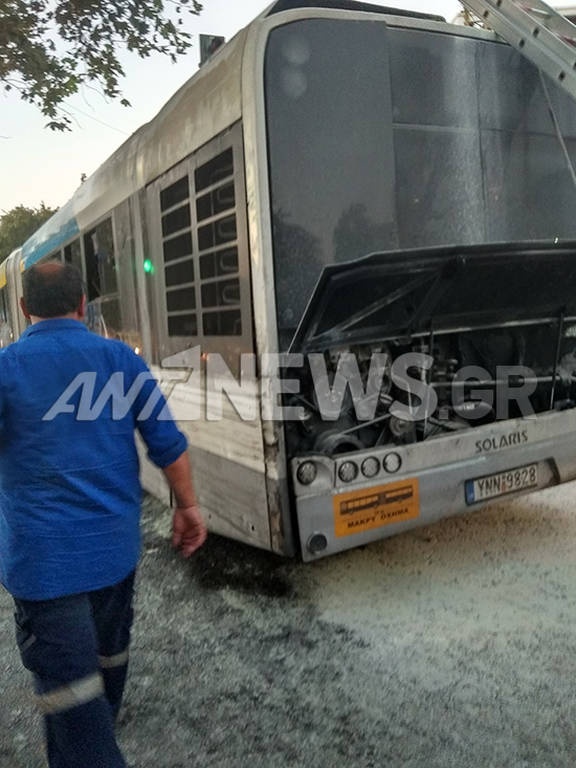 Φωτιά σε λεωφόρο στην Λ. Κηφισίας