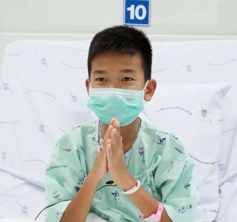 Ταϊλάνδη: Τεράστια τοιχογραφία με τα 12 αγόρια και τον προπονητή τους 