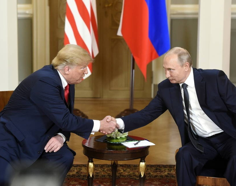 Τραμπ – Πούτιν: Τα μυστικά της συνάντησης που προδίδει η γλώσσα του σώματος (Pics)