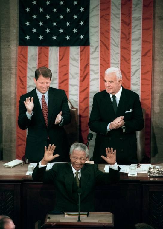 Σαν σήμερα το 1918 γεννιέται ο Νέλσον Μαντέλα (Pics+Vid)