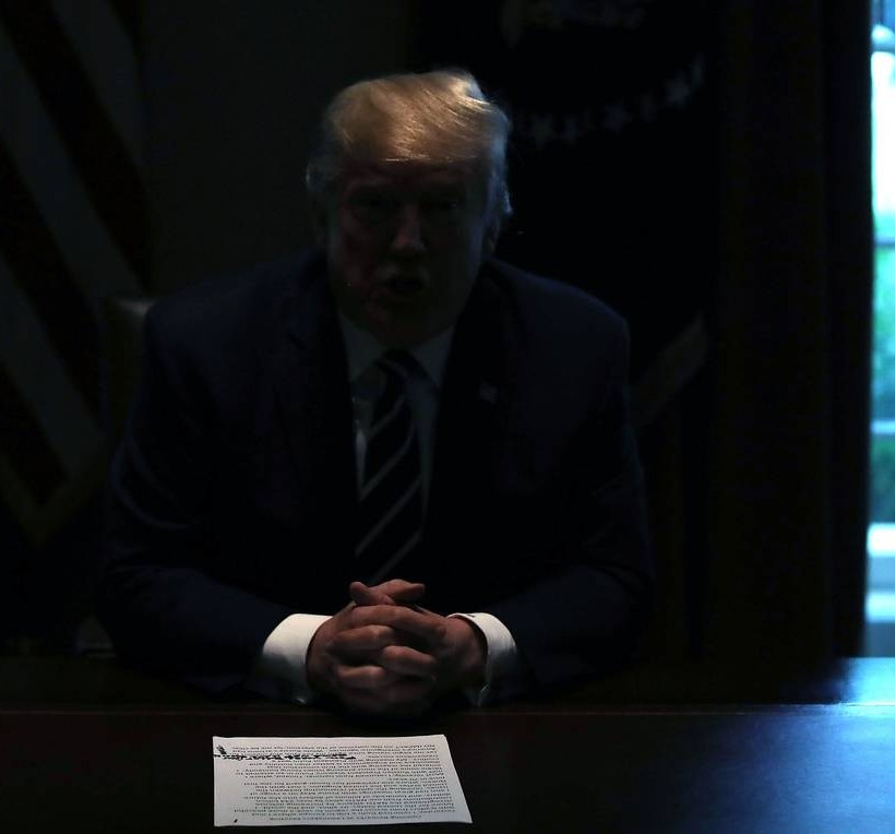 Λευκός Οίκος: Έσβησαν τα φώτα την ώρα που μιλούσε ο Τραμπ - Πώς αντέδρασε (vid)