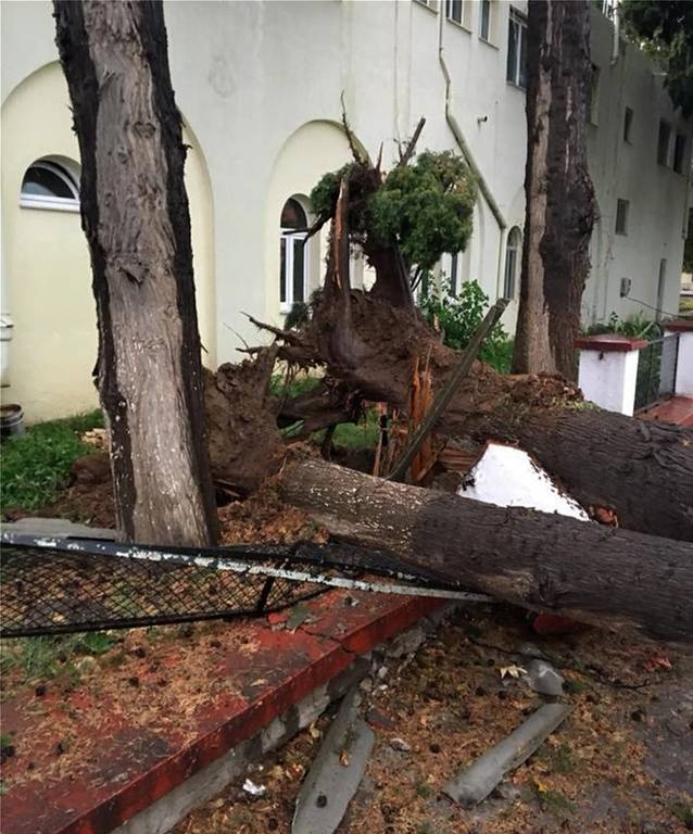 Η κακοκαιρία «χτύπησε» Ξάνθη και Καβάλα: Πρωτοφανείς εικόνες με πλημμύρες και ζημιές (vid+pics)