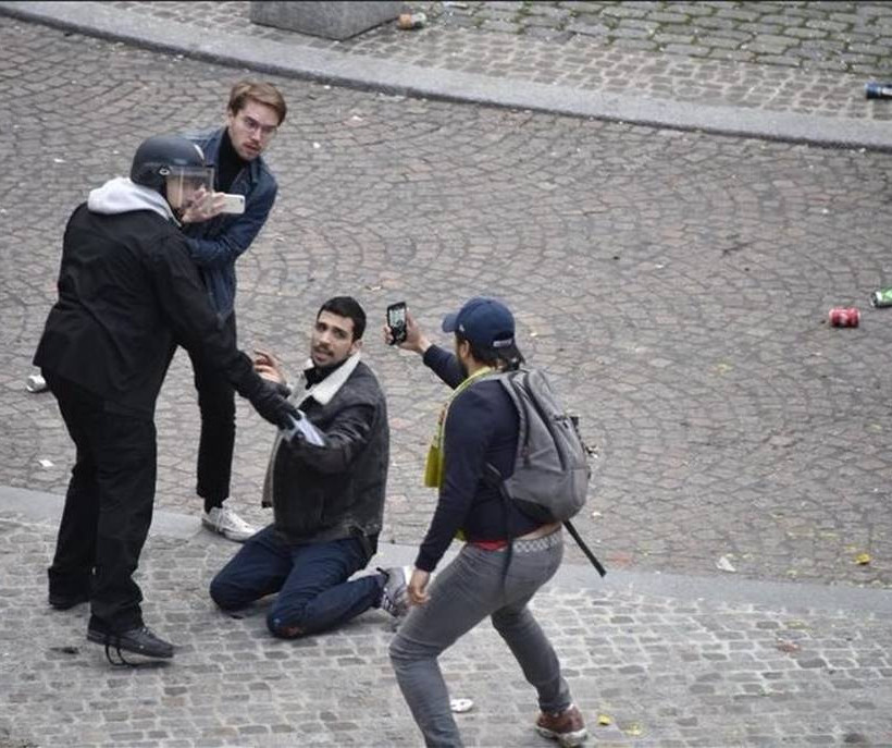 Σκάνδαλο Μπεναλά: Έλληνας ο διαδηλωτής που χτύπησε ο νταής «κολλητός» του Μακρόν (vids+pics)