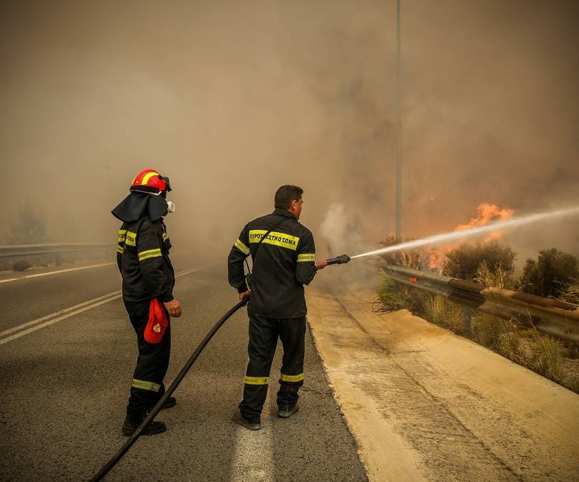 Φωτιά ΤΩΡΑ στην Κινέτα - Συγκλονιστικές εικόνες