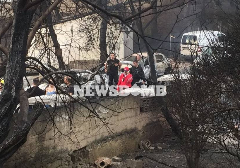 LIVE - Φωτιά Μάτι: Ανασύρουν συνεχώς νεκρούς από σπίτια και αυτοκίνητα