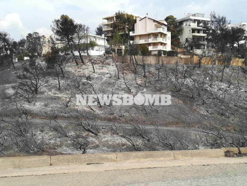 Φωτιά Αττική - Μαρτυρία σοκ: «Κολυμπούσα επί τέσσερις ώρες ανάμεσα σε πτώματα φίλων μου»