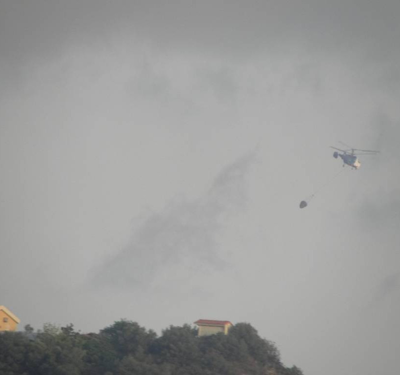 Φωτιά Χανιά: Σε τρία μέτωπα μαίνεται η πυρκαγιά στον Κακόπετρο (pics)