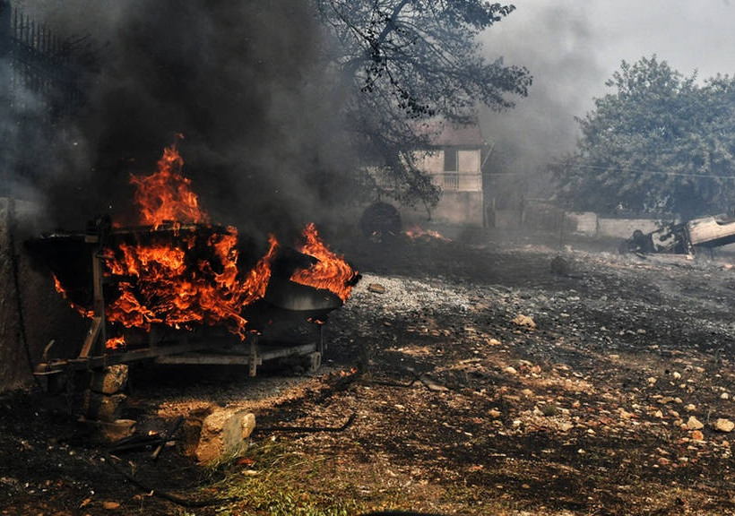 Φωτιά Αττική: Σε κατασκήνωση πληγέντων τα φαγητά της δεξίωσης για την Αποκατάσταση της Δημοκρατίας