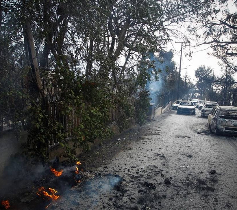 Φωτιά τώρα – Ανατριχιαστική μαρτυρία: «Είδα ένα κορίτσι να καίγεται και να πηδάει από τον γκρεμό»