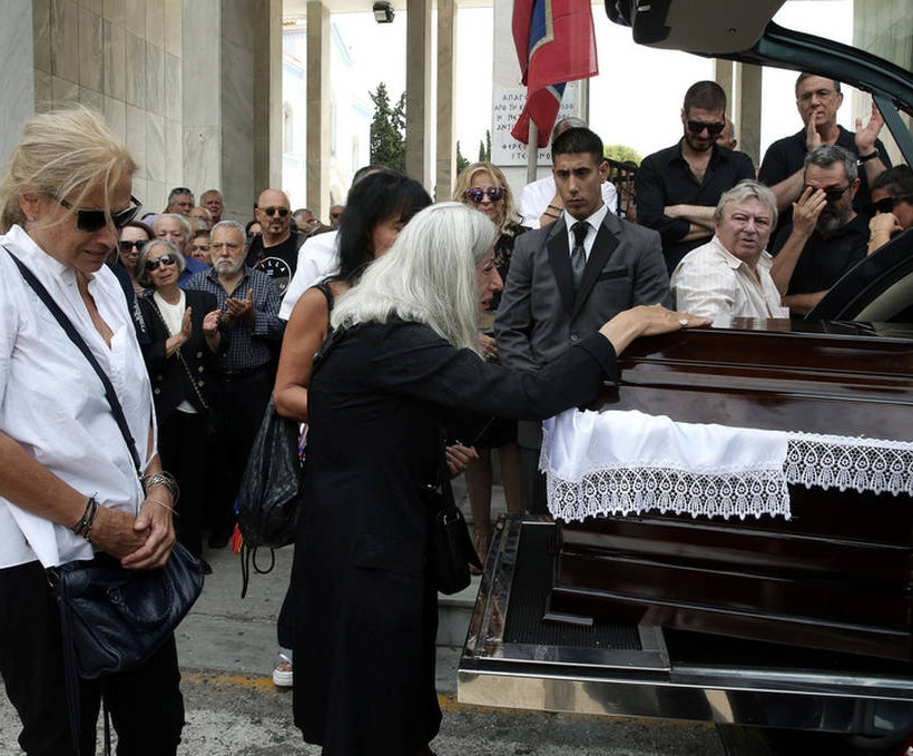 Το τελευταίο «αντίο» στον Μάνο Ελευθερίου (Pics)