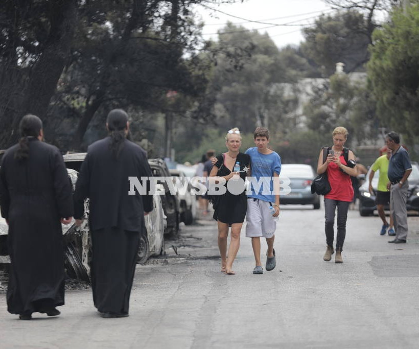 Φωτιά Μάτι: Πόνος και θλίψη - Οι συγκλονιστικές ιστορίες ανθρώπων που είδαν τους δικούς να χάνονται
