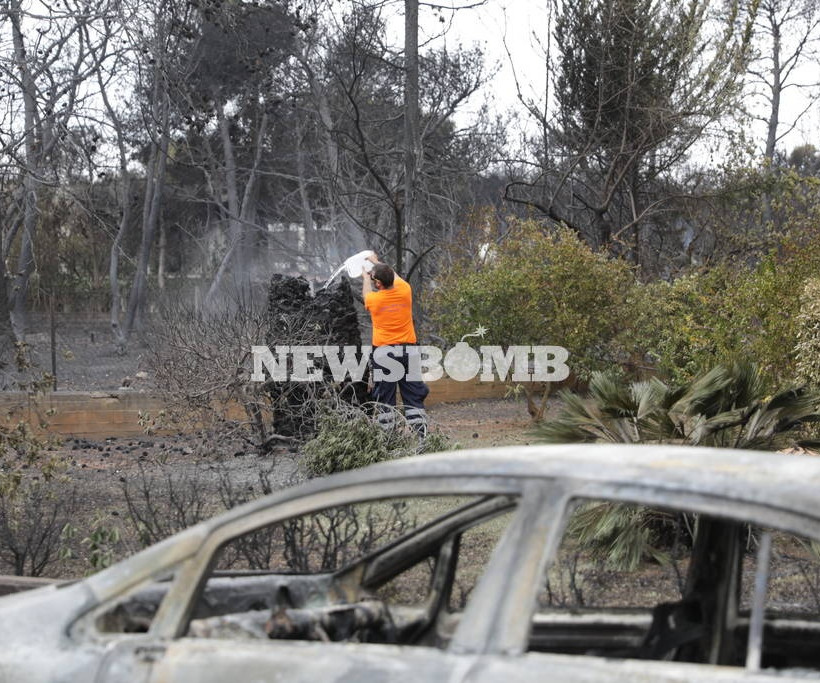Φωτιά Μάτι: Πόνος και θλίψη - Οι συγκλονιστικές ιστορίες ανθρώπων που είδαν τους δικούς να χάνονται