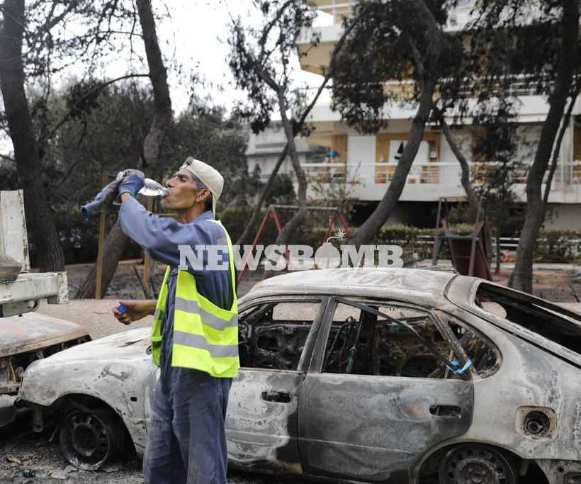 Φωτιά Μάτι: Πόνος και θλίψη - Οι συγκλονιστικές ιστορίες ανθρώπων που είδαν τους δικούς να χάνονται