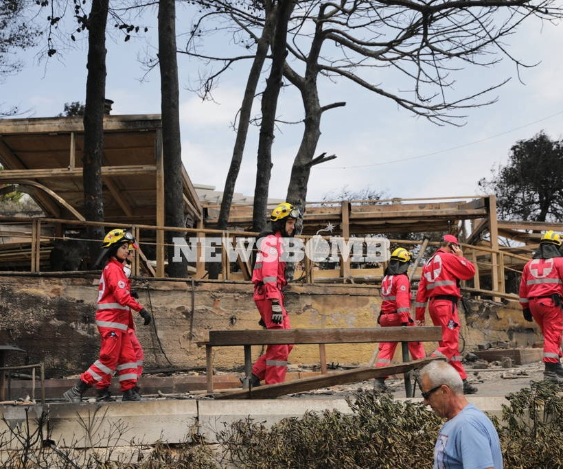 Φωτιά Μάτι: Πόνος και θλίψη - Οι συγκλονιστικές ιστορίες ανθρώπων που είδαν τους δικούς να χάνονται