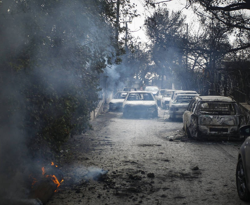 Φωτιά: Η σοκαριστική στιγμή που αντικρίζουν τους 26 νεκρούς αγκαλιασμένους στο Κόκκινο Λιμανάκι