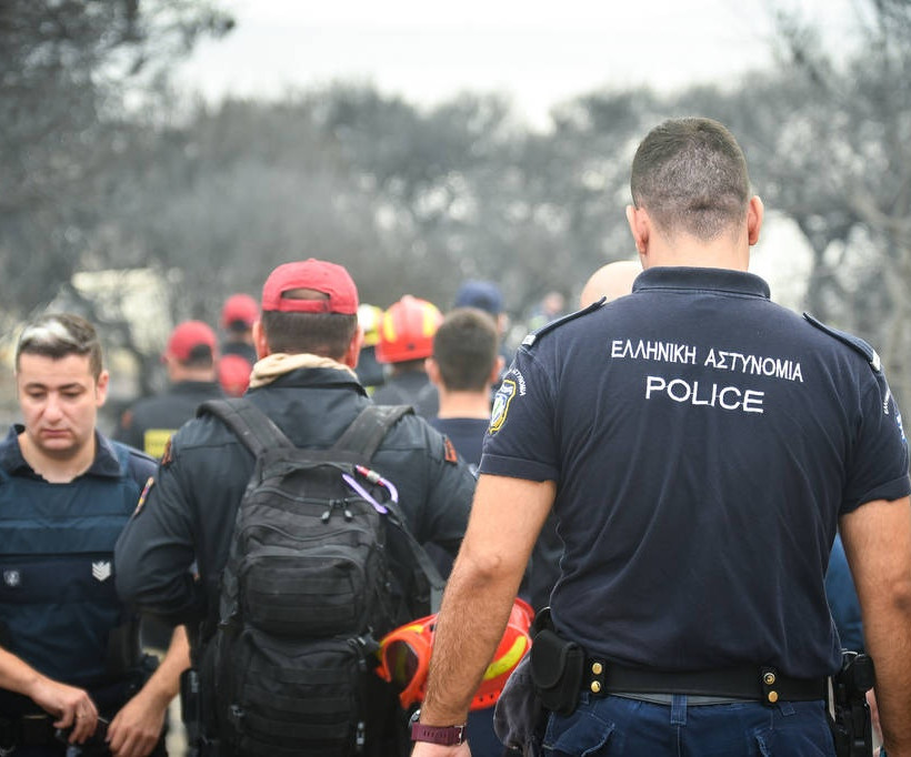 Φωτιά: Η σοκαριστική στιγμή που αντικρίζουν τους 26 νεκρούς αγκαλιασμένους στο Κόκκινο Λιμανάκι