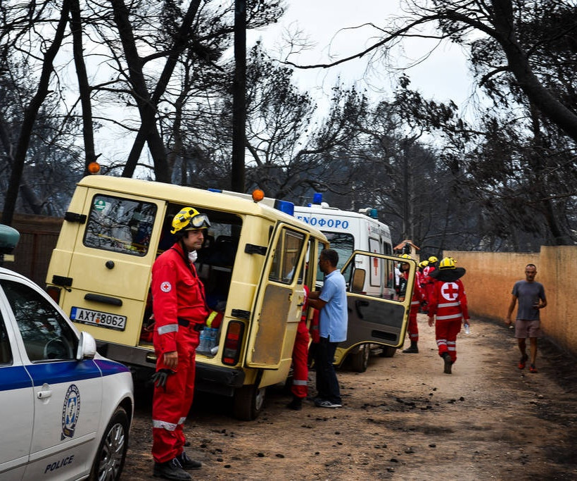 Φωτιά: Η σοκαριστική στιγμή που αντικρίζουν τους 26 νεκρούς αγκαλιασμένους στο Κόκκινο Λιμανάκι