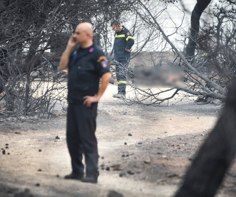 Φωτιά: Η σοκαριστική στιγμή που αντικρίζουν τους 26 νεκρούς αγκαλιασμένους στο Κόκκινο Λιμανάκι