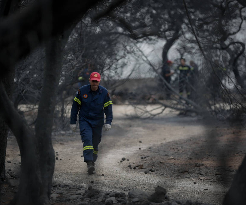 Φωτιά: Η σοκαριστική στιγμή που αντικρίζουν τους 26 νεκρούς αγκαλιασμένους στο Κόκκινο Λιμανάκι