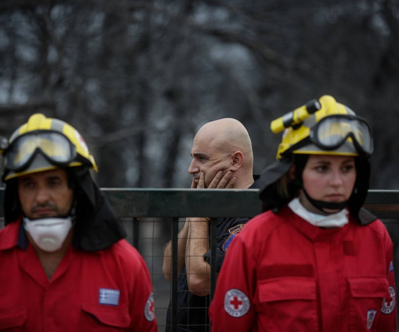Φωτιά: Η σοκαριστική στιγμή που αντικρίζουν τους 26 νεκρούς αγκαλιασμένους στο Κόκκινο Λιμανάκι