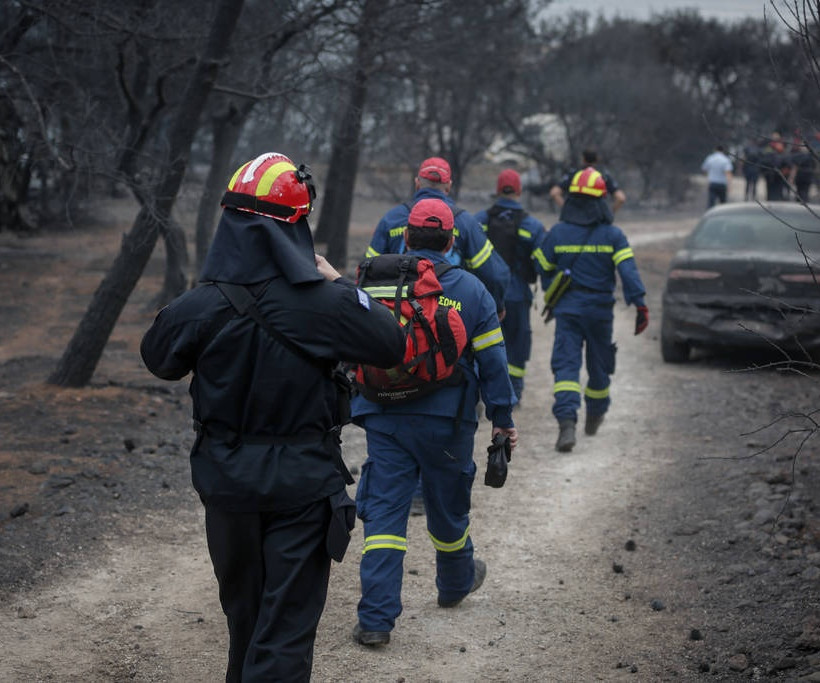 Φωτιά: Η σοκαριστική στιγμή που αντικρίζουν τους 26 νεκρούς αγκαλιασμένους στο Κόκκινο Λιμανάκι