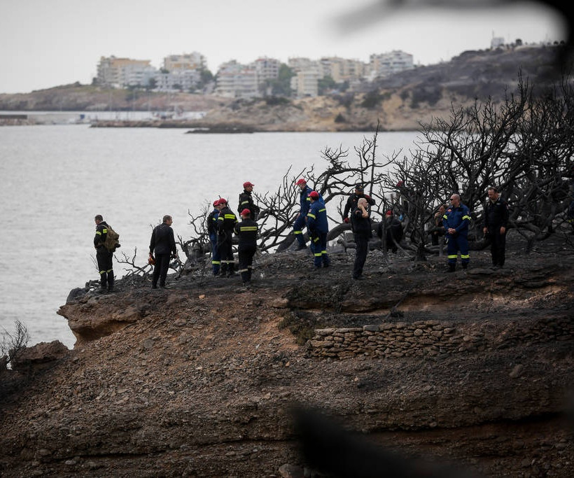 Φωτιά: Η σοκαριστική στιγμή που αντικρίζουν τους 26 νεκρούς αγκαλιασμένους στο Κόκκινο Λιμανάκι