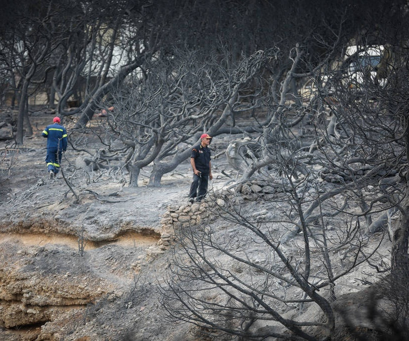 Φωτιά: Η σοκαριστική στιγμή που αντικρίζουν τους 26 νεκρούς αγκαλιασμένους στο Κόκκινο Λιμανάκι