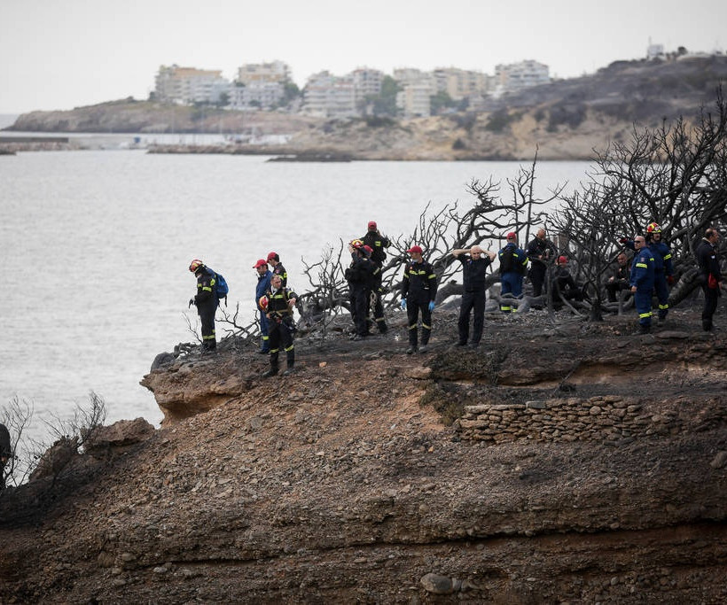 Φωτιά: Η σοκαριστική στιγμή που αντικρίζουν τους 26 νεκρούς αγκαλιασμένους στο Κόκκινο Λιμανάκι