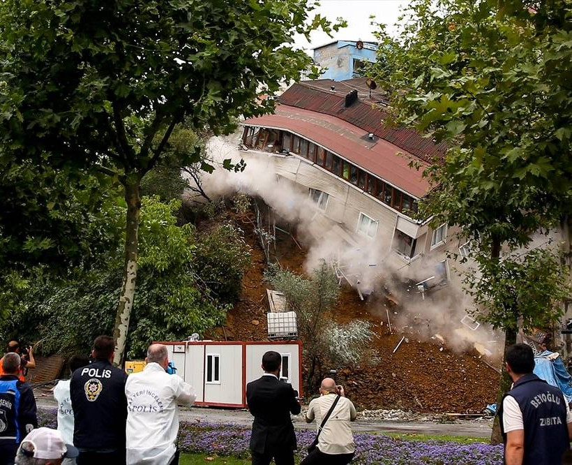 Τουρκία: Κατέρρευσε τετραώροφο κτήριο στην Κωνσταντινούπολη - Δείτε καρέ–καρέ την κατάρρευση