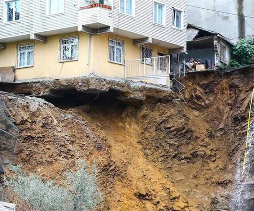 Τουρκία: Κατέρρευσε τετραώροφο κτήριο στην Κωνσταντινούπολη - Δείτε καρέ–καρέ την κατάρρευση