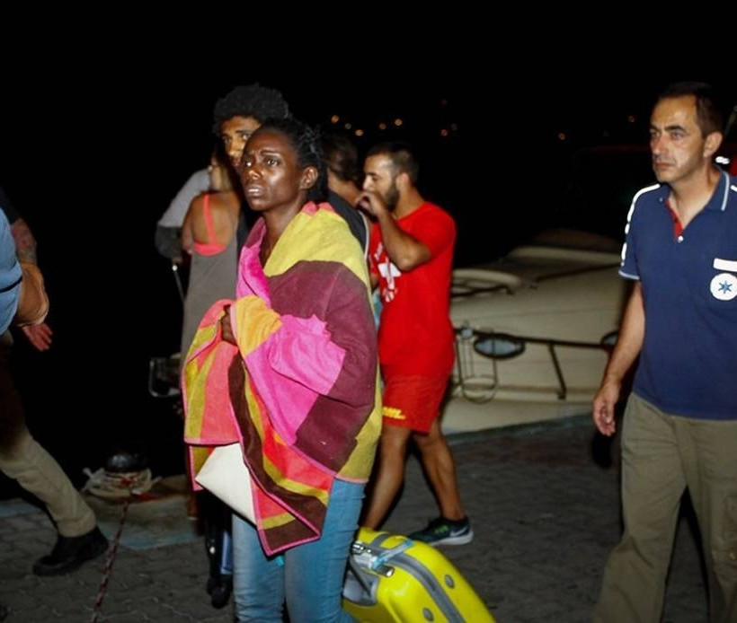 Φωτιά ΤΩΡΑ: Ασύλληπτες εικόνες στη Ραφήνα - Τα σκάφη φέρνουν συνέχεια νεκρούς (pics)