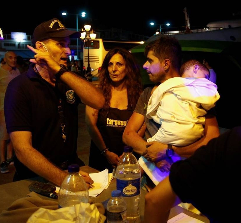 Φωτιά ΤΩΡΑ: Ασύλληπτες εικόνες στη Ραφήνα - Τα σκάφη φέρνουν συνέχεια νεκρούς (pics)