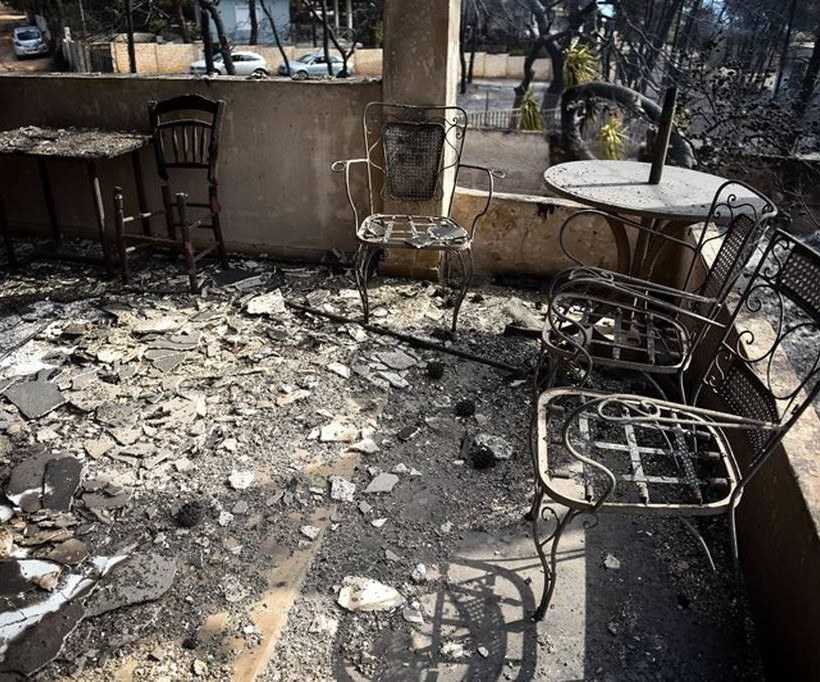 Φωτιά – Δραματική έκκληση: «Ψάχνω  τη μητέρα μου σε νοσοκομεία και νεκροτομεία - Βοηθήστε με»