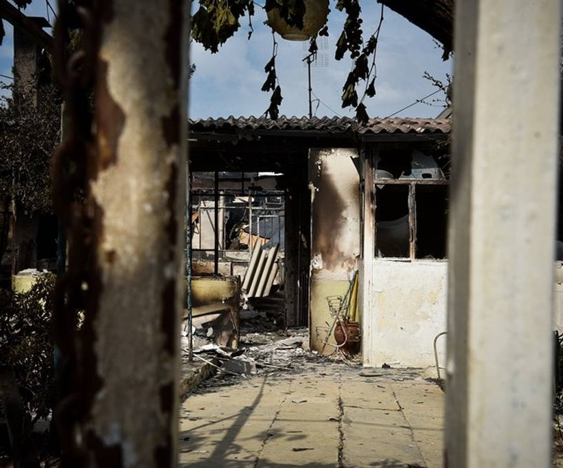 Φωτιά – Δραματική έκκληση: «Ψάχνω  τη μητέρα μου σε νοσοκομεία και νεκροτομεία - Βοηθήστε με»