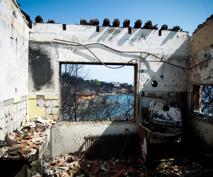 Φωτιά Αττική: Δικαστές και δικηγόροι σπεύδουν υπέρ των πυρόπληκτων