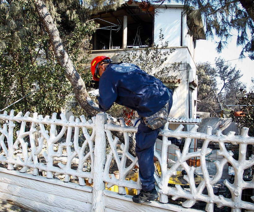 Φωτιά Αττική: Δικαστές και δικηγόροι σπεύδουν υπέρ των πυρόπληκτων