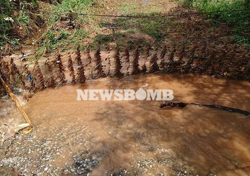Πλημμύρες Εθνική Οδό Αθηνών - Λαμίας: Βουλωμένα φρεάτια και χείμαροι 