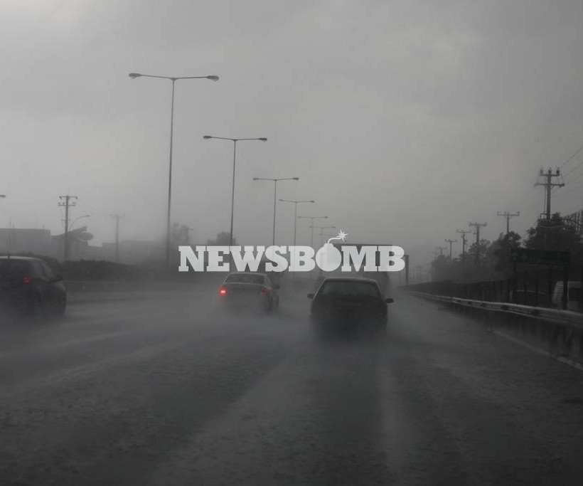 Τώρα: Πλημμύρισε η εθνική οδός Αθηνών - Λαμίας στο ύψος των Θρακομακεδόνων (vids&pics)