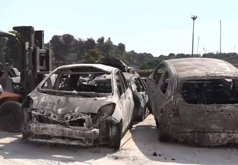 Σε νεκροταφείο αυτοκίνητων έχει μετατραπεί το παλιό γήπεδο της Θύελλας στη Ραφήνα 