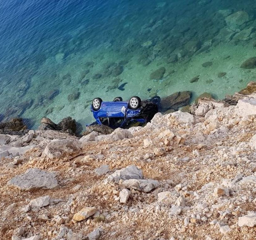 Αιτωλοακαρνανία: Φρικτό τροχαίο για 19χρονο - Πνίγηκε μέσα στο αυτοκίνητό του (Σκληρές εικόνες)