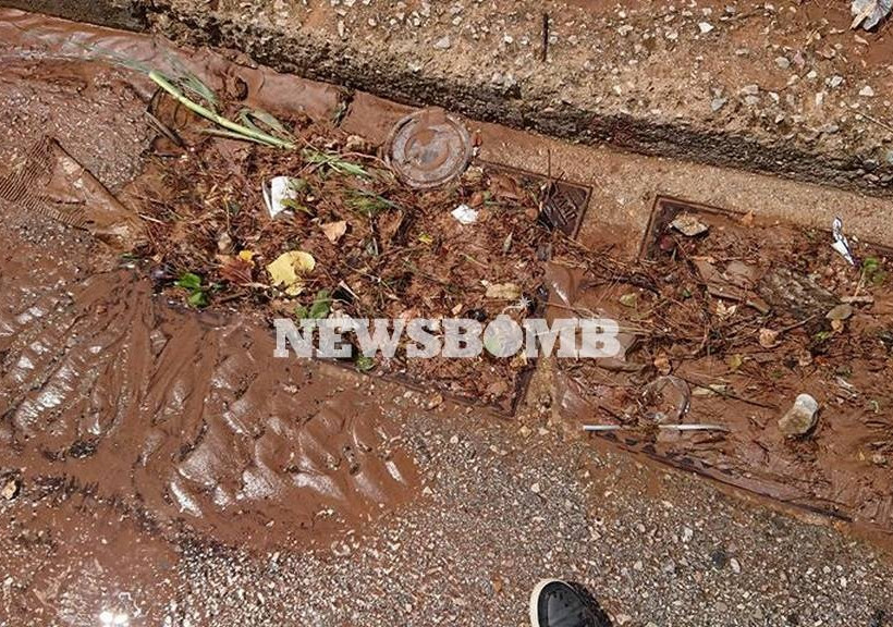 Πλημμύρες Εθνική Οδό Αθηνών - Λαμίας: Βουλωμένα φρεάτια και χείμαροι 