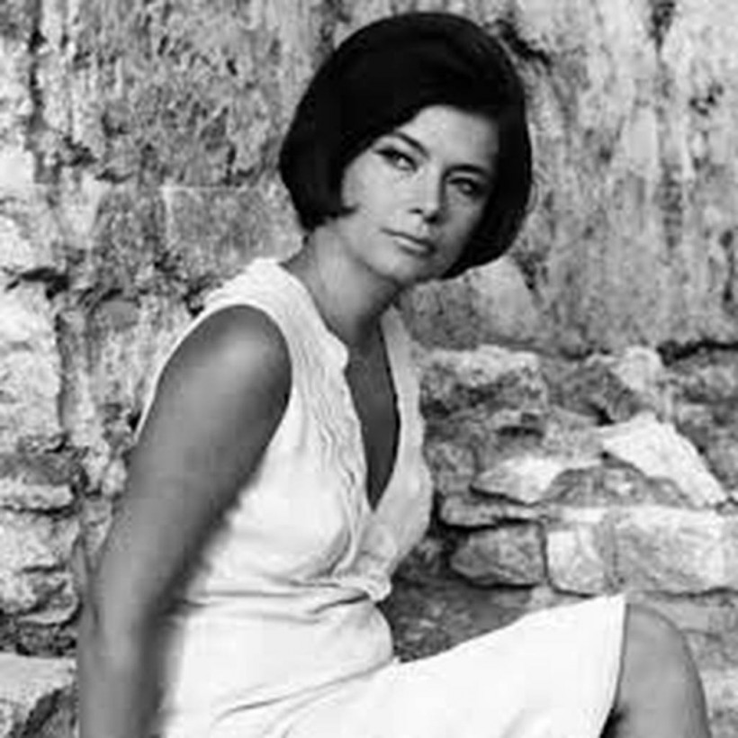 Σαν σήμερα το 1992 «φεύγει» από τη ζωή η Ελληνίδα ηθοποιός Τζένη Καρέζη (Pics+Vids)