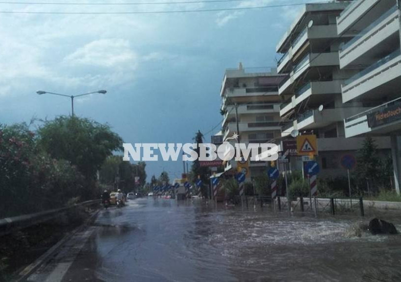 Καιρός ΤΩΡΑ: Ισχυρή καταιγίδα πλήττει την Αττική - Πλημμύρισαν δρόμοι