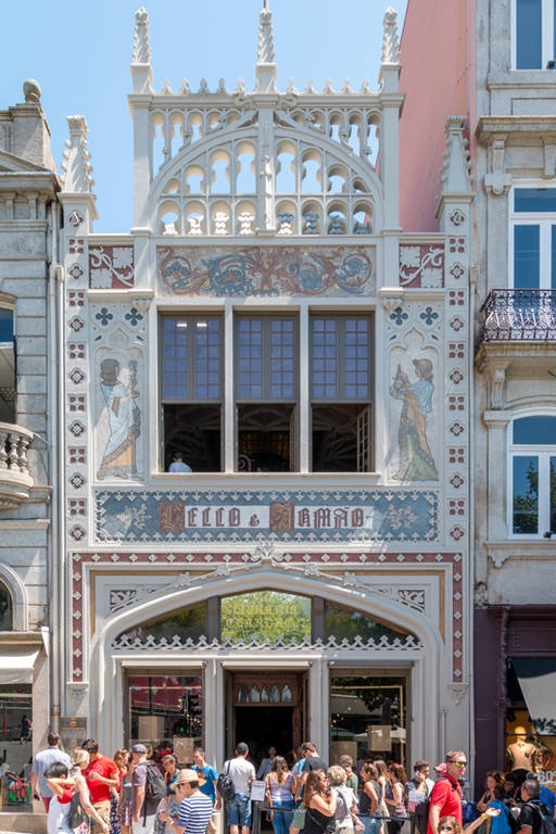 Και όμως! Αυτο το βιβλιοπωλείο χρεώνει είσοδο 5€ στους επισκέπτες του!