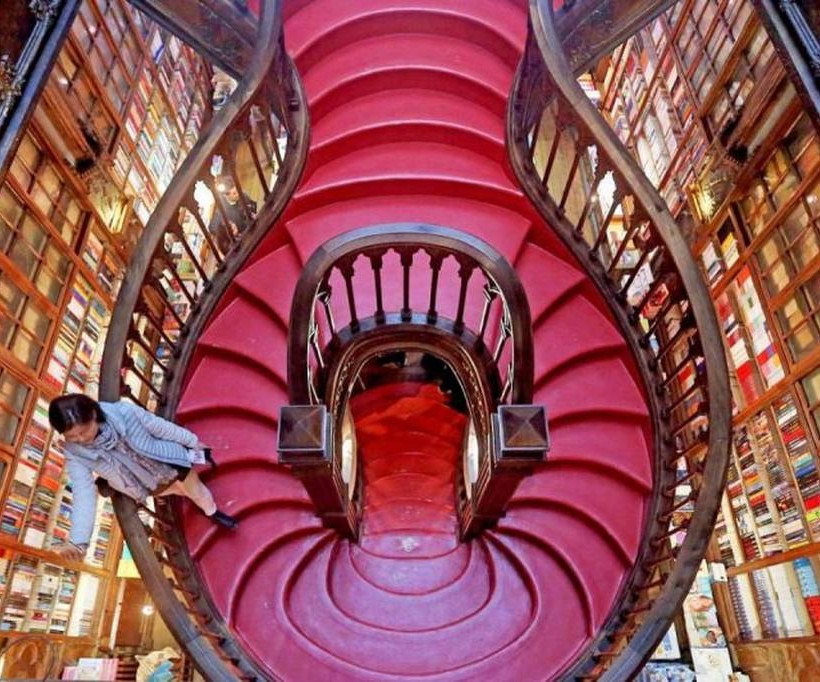 Και όμως! Αυτο το βιβλιοπωλείο χρεώνει είσοδο 5€ στους επισκέπτες του!