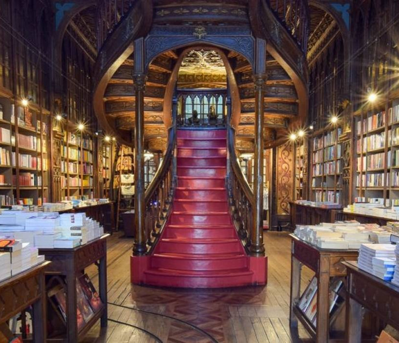 Και όμως! Αυτο το βιβλιοπωλείο χρεώνει είσοδο 5€ στους επισκέπτες του!