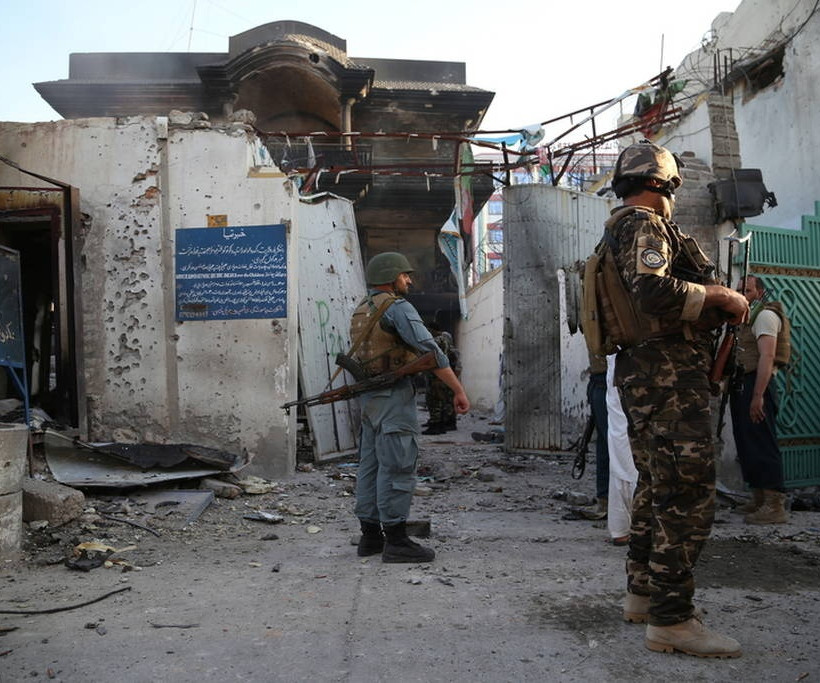 Αφγανιστάν: 15 νεκροί από βομβιστή αυτοκτονίας σε κυβερνητικό κτήριο (pics)