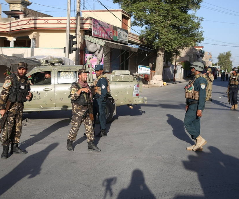 Αφγανιστάν: 15 νεκροί από βομβιστή αυτοκτονίας σε κυβερνητικό κτήριο (pics)