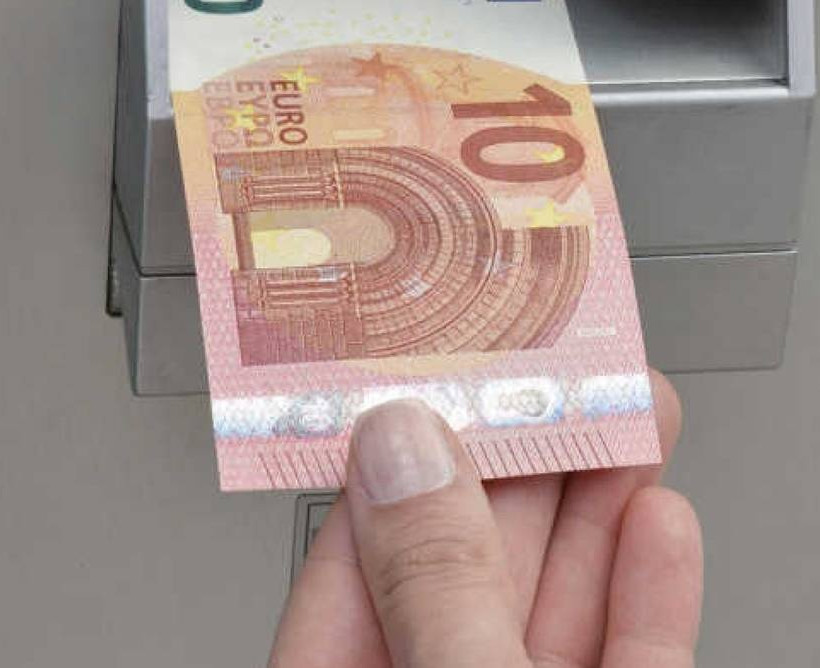 Συντάξεις: Στα ΑΤΜ τα αναδρομικά επικουρικών - Δείτε τα ποσά 