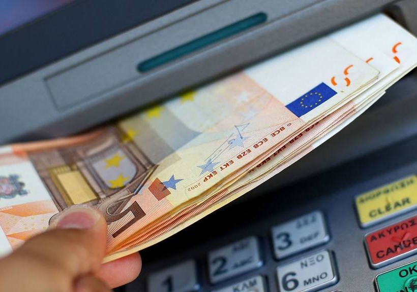 Συντάξεις: Σήμερα στους λογαριασμούς τα αναδρομικά των συνταξιούχων 